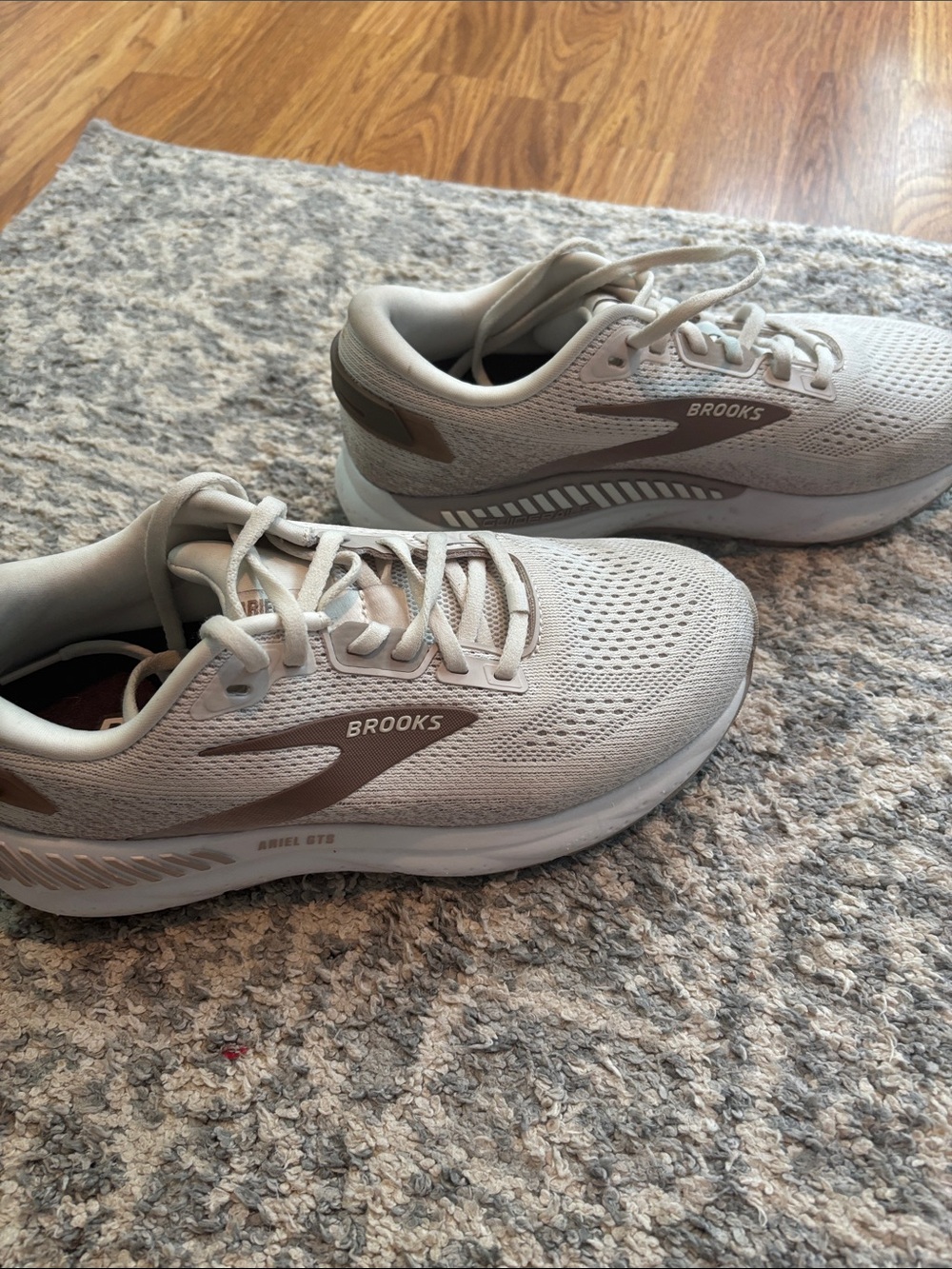 Brooks Women's Ariel 24 GTS Running Shoes in Light Taupe